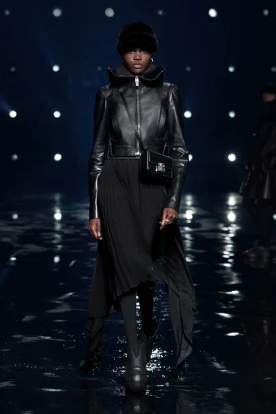 Look 24